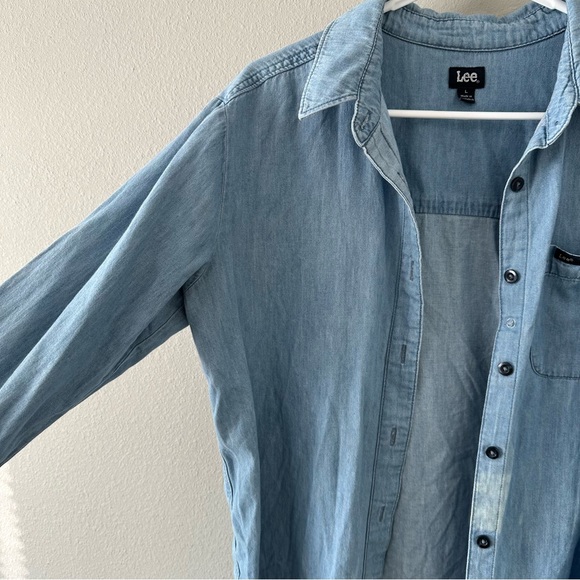 Lee Light Blue Denim Button Down Shirt Size Large - Picture 7 of 13